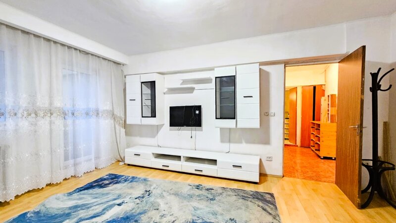 Basarabia, apartament 3 camere decomandat, 80 mp, 2 bai, bloc 1986