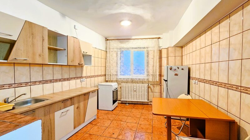 Basarabia, apartament 3 camere decomandat, 80 mp, 2 bai, bloc 1986