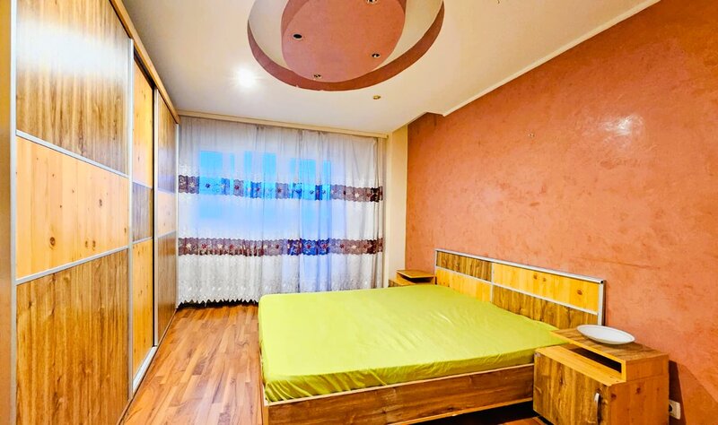 Basarabia, apartament 3 camere decomandat, 80 mp, 2 bai, bloc 1986