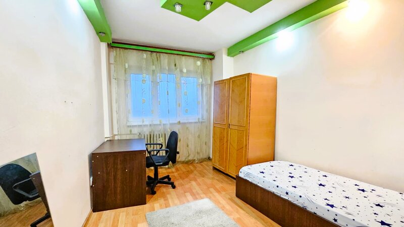 Basarabia, apartament 3 camere decomandat, 80 mp, 2 bai, bloc 1986