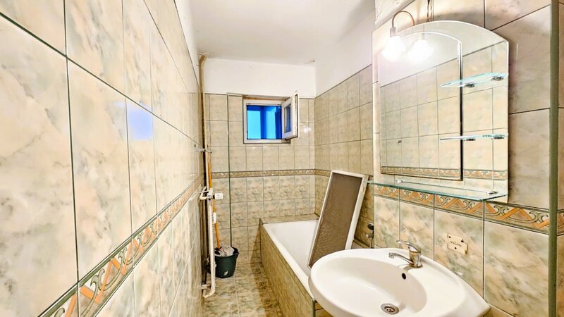 Basarabia, apartament 3 camere decomandat, 80 mp, 2 bai, bloc 1986